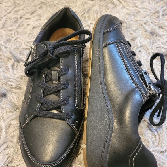 Clarks Black women Brylanne Bayla  Leather Sneakers - Picture 4 of 11